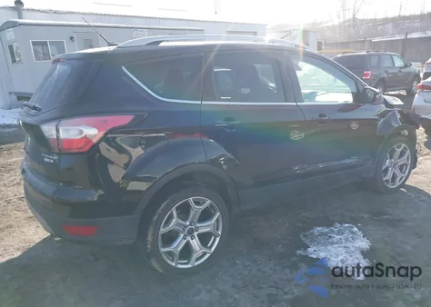 2017 Ford Escape Titanium z USA, uszkodzony, nr VIN 1FMCU9J9XHUD33972